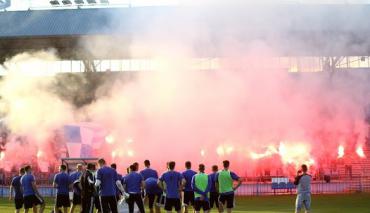 Fanatycy Ruchu na treningu drużyny przed 104. WDŚ