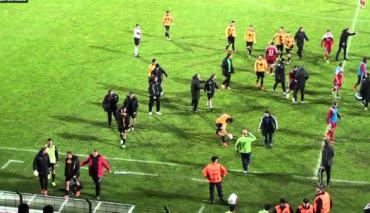 GKS Katowice - Dolcan Ząbki: bójka pilkarzy