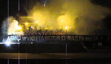 Racowisko kibiców Motoru z okazji Narodowego Dnia Pamięci Żołnierzy Wyklętych