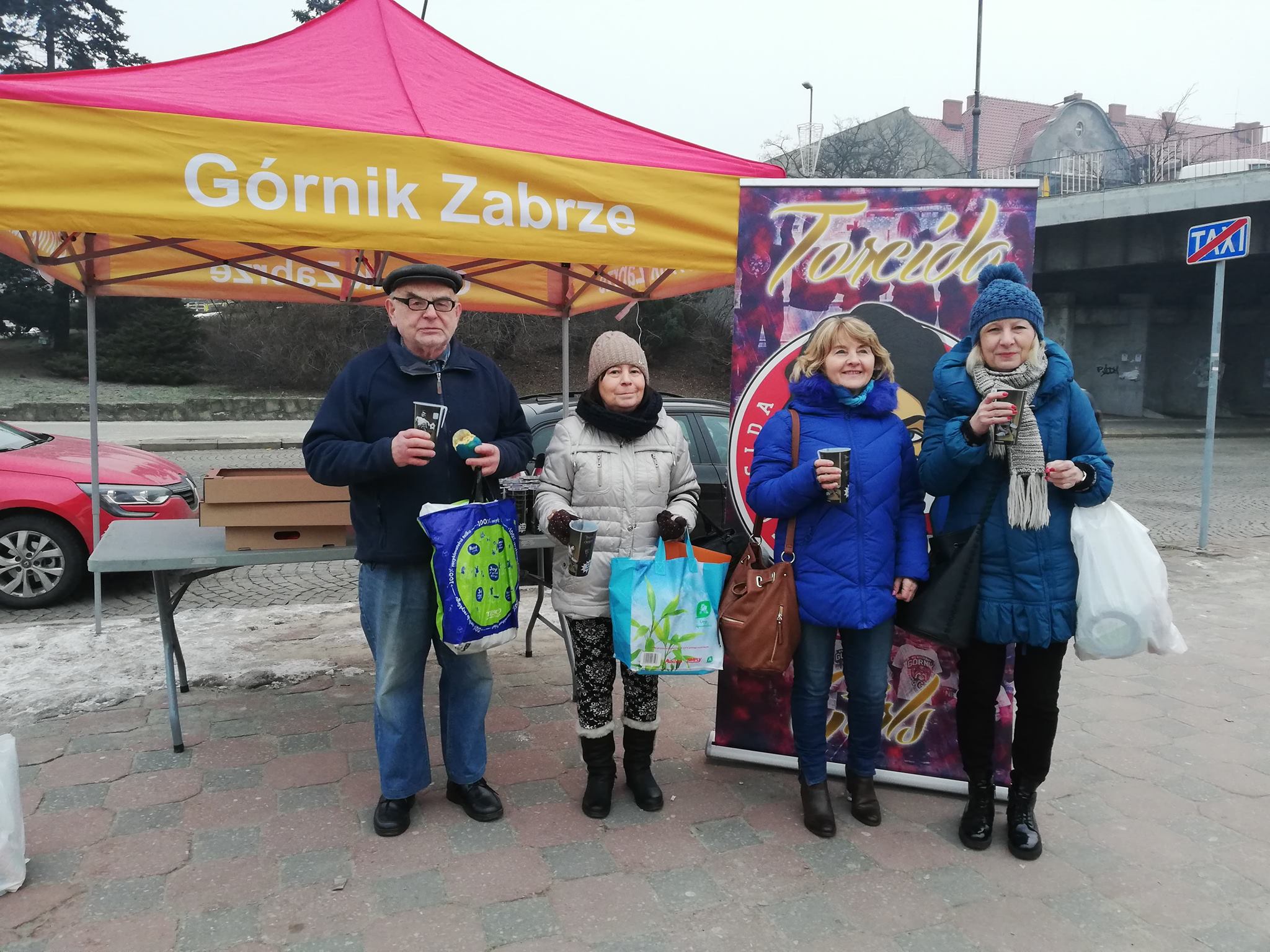 torcida-girls-ze-swietna-inicjatywa-na-dzien-babci-i-dziadka-02