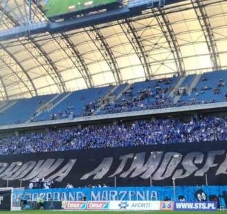 Lech - Legia: kibice pod komisariatem w Pobiedziskach