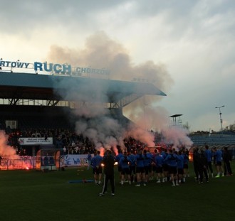 Kibice Ruchu Chorzów odwiedzili piłkarzy na treningu i mocno zaznaczyli swoją obecność