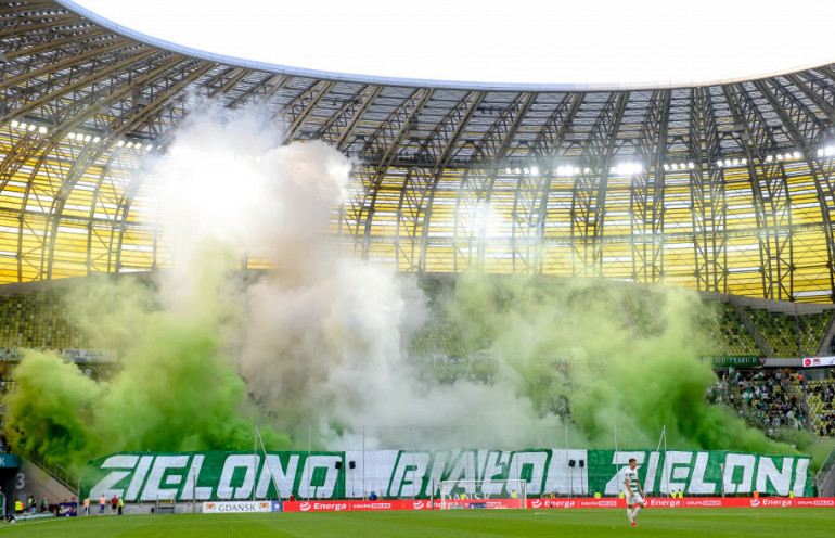2.08.2021, oprawa przygotowana przez kibiców Lechii Gdańsk. Gdańsk Polsat Plus Arena Gdańsk.