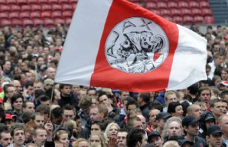 Ajax odradza kibicom wyjazd do Polski