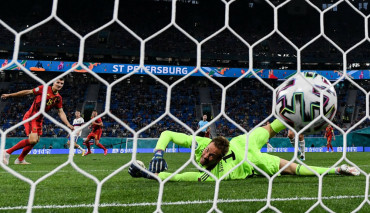 Bramka Thomasa Meuniera w meczu Belgii z Rosją 