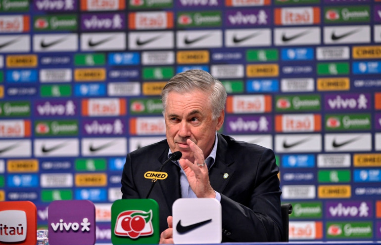 carlo ancelotti na konferencji prasowej
