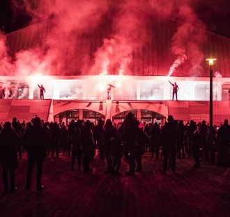 Kibice Chrobrego Głogów zadbali o efektowną stronę prezentacji zespołu.