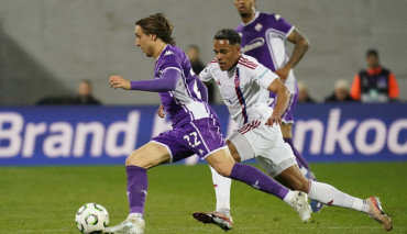 drybling w meczu fiorentina raków