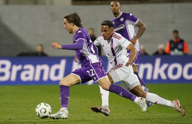 drybling w meczu fiorentina raków