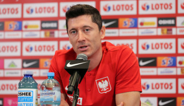 Gaszenie pożaru benzyną, żenada, PR-owy bełkot - komentarze po oświadczeniu Lewandowskiego