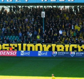 II Liga: Gorąca atmosfera na trybunach w trakcie meczu GKS Katowice - Elana Toruń