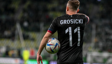 grosicki pogoń umowa