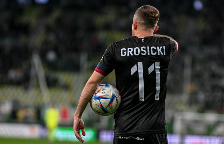 grosicki pogoń umowa