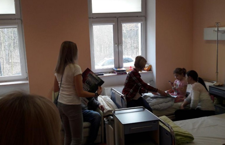 Grupa fanów Legii odwiedziła szpital w Dziekanowie Leśnym