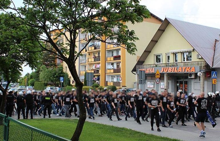 Igloopol wygrywa derby Dębicy