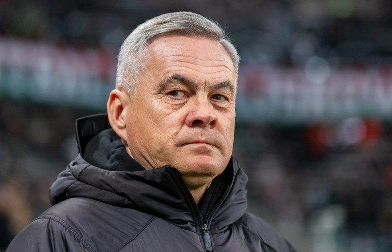 jacek zieliński podczas jednego z ostatnich meczy jako trener korony
