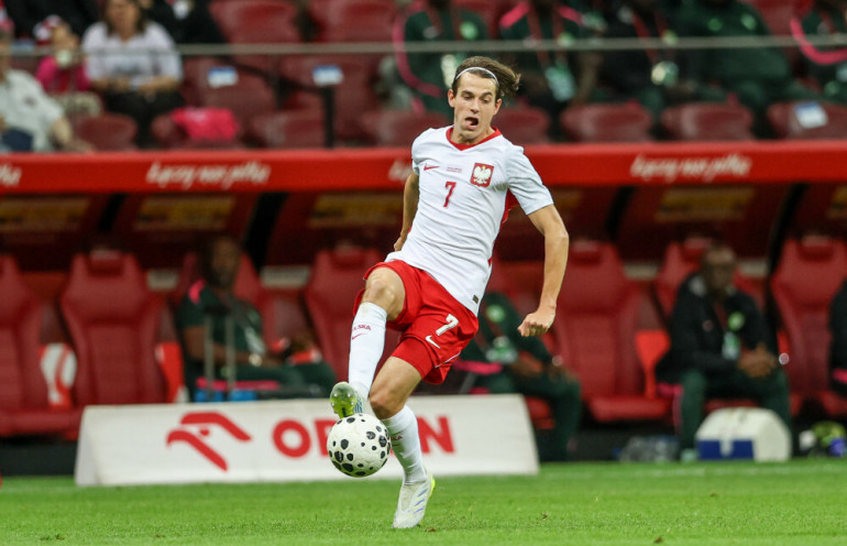 jakub kaminski w trakcie meczu kadry