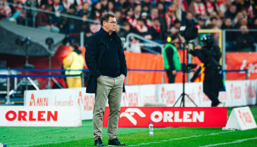 Jan Urban oglądający mecz kadry w Chorzowie