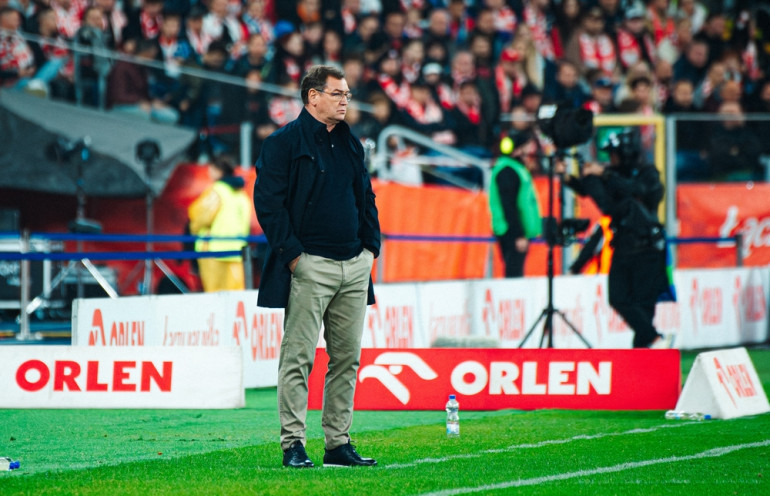 Jan Urban oglądający mecz kadry w Chorzowie