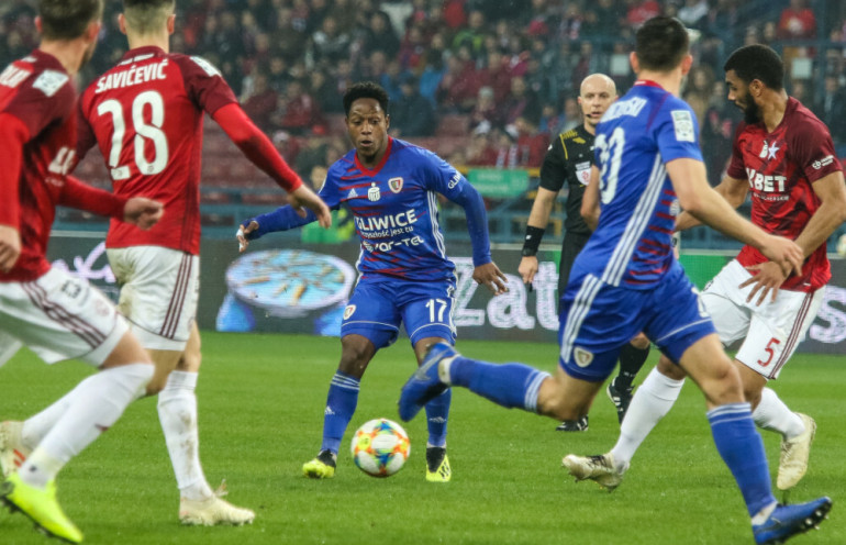 joel valencia w meczu piast wisła