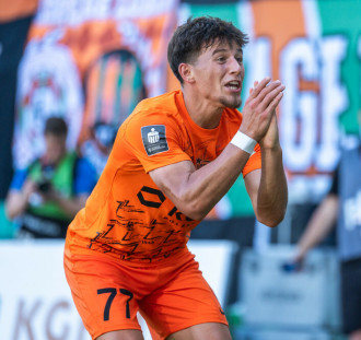Transferowa niespodzianka: Jagiellonia Białystok odpowiada na zmiany kadrowe