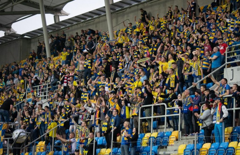 Kamien Spadl Z Serca Kibicom Arki Gdynia Po Przelamaniu Zespolu Kibice Net
