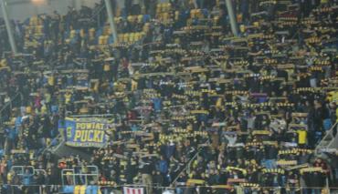Kibice Arki Gdynia na trybunach domowego stadionu
