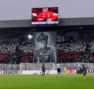 Patriotyczna oprawa kibiców Cracovii na meczu z Lechią