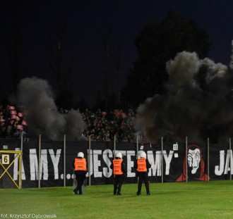 Kibice GKS-u Jastrzębie z oprawą na trybunach w Sosnowcu