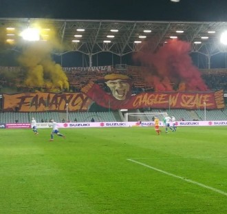 Fani Korony pokazali niezłą oprawę na meczu z Lechem