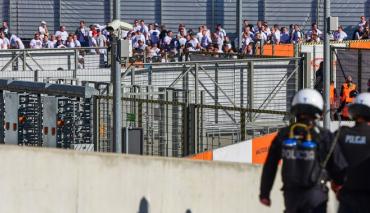 Kibice Legii bez swoich barw na stadionie w Białymstoku