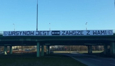 Kibice Legii porozwieszali transparenty w Warszawie w ramach akcji 