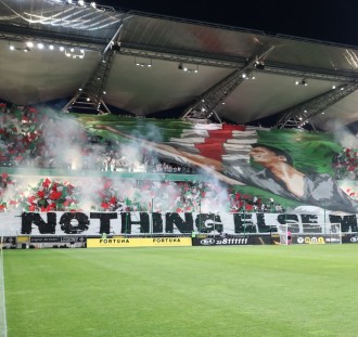Legia zremisowała z Atromitosem. Oprawa na trybunach!