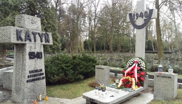 Kibice Legii Warszawa symbolicznie upamiętnili ofiary Zbrodni Katyńskiej