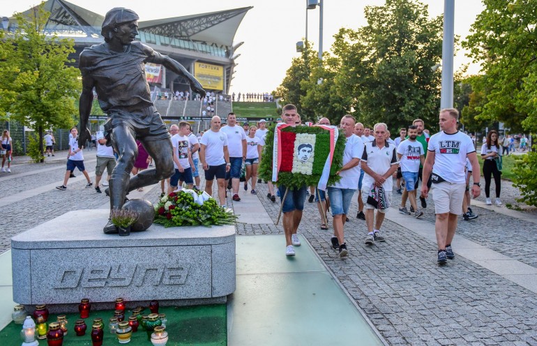 Kibice Legii Warszawa uczcili pamięć legendarnego zawodnika