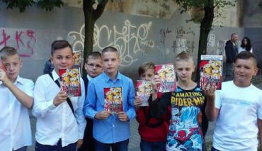 Kibice ŁKS rozdali dzieciom kilkadziesiąt tysięcy zeszytów!