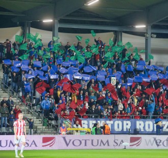 Miedź Legnica pokonała u siebie Cracovię przy niezłym wsparciu z trybun