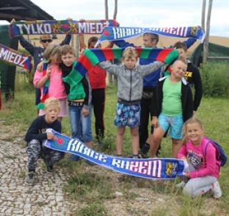 Kibice Miedzi Legnica umilają dzieciom wakacyjny czas