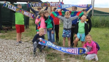 Kibice Miedzi Legnica umilają dzieciom wakacyjny czas