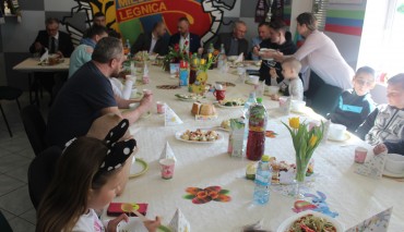 Kibice Miedzi Legnica zorganizowali spotkanie wielkanocne dla dzieci