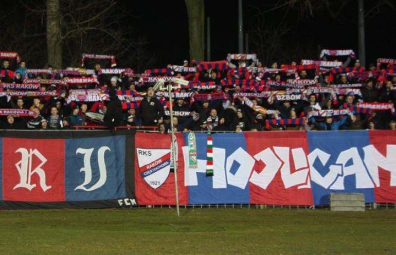 Kibice Rakowa na meczu Pucharu Polski z Legią