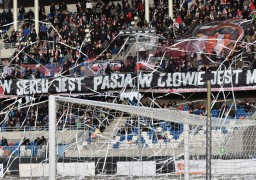 Fani Resovii z oprawą na meczu z Widzewem