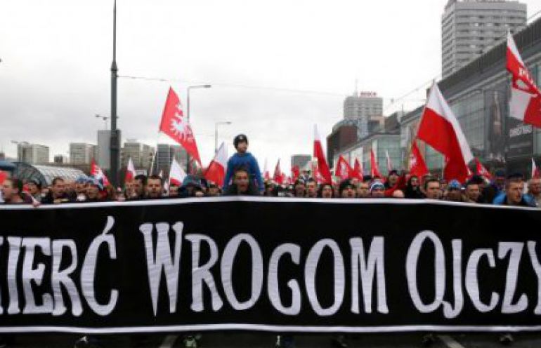 Kibice spalili flagę Ukrainy na Marszu Niepodległości