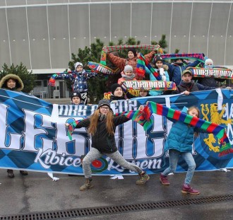 Mali kibice Miedzi Legnica świetnie bawią się w ferie, dzięki starszym fanom klubu!
