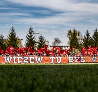Kibicowskie oprawy po obu stronach w meczu Siarka Tarnobrzeg - Widzew Łódź