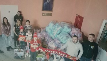 Kibice Widzewa Łódź z Wielunia również z darami dla dzieciaków