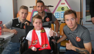 Kibice Widzewa Łódź zachęcają do pomocy choremu Maćkowi