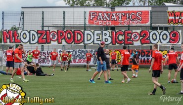 Kibice Widzewa świętowali 10-lecie grupy Młodzi Poddębice ’09