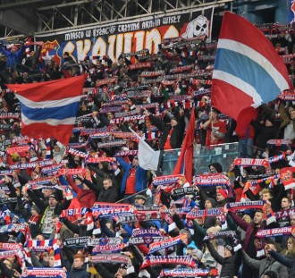 Kibice Wisły Kraków zbierają pieniądze na boisko dla klubowej akademii
