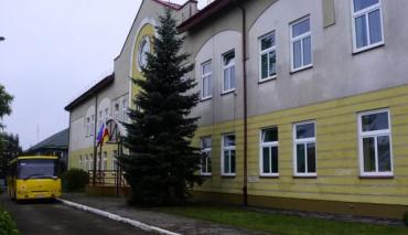 Kibice zbierają pieniądze na remont szkoły w Mościskach